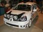 La Clio Light della Rally Company con la fanaliera in officina.