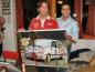 Danilo Colombini e Thomas Bardea con il quadro regalato dagli amici della scuderia (24/09/2004)