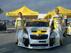 Paolo Aldeghi e Mirko Franzi posano con la bellissima Skoda Fabia S2000.