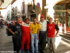 Foto di gruppo con gli amici delle Parrucche.