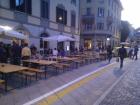 Le vetture esposte in via Piazzi a Sondrio presso il Bar Tourist.