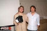 Il vincitore del secondo premio della lotteria, un casco OMP, andato ad un membro delle Parrucche.